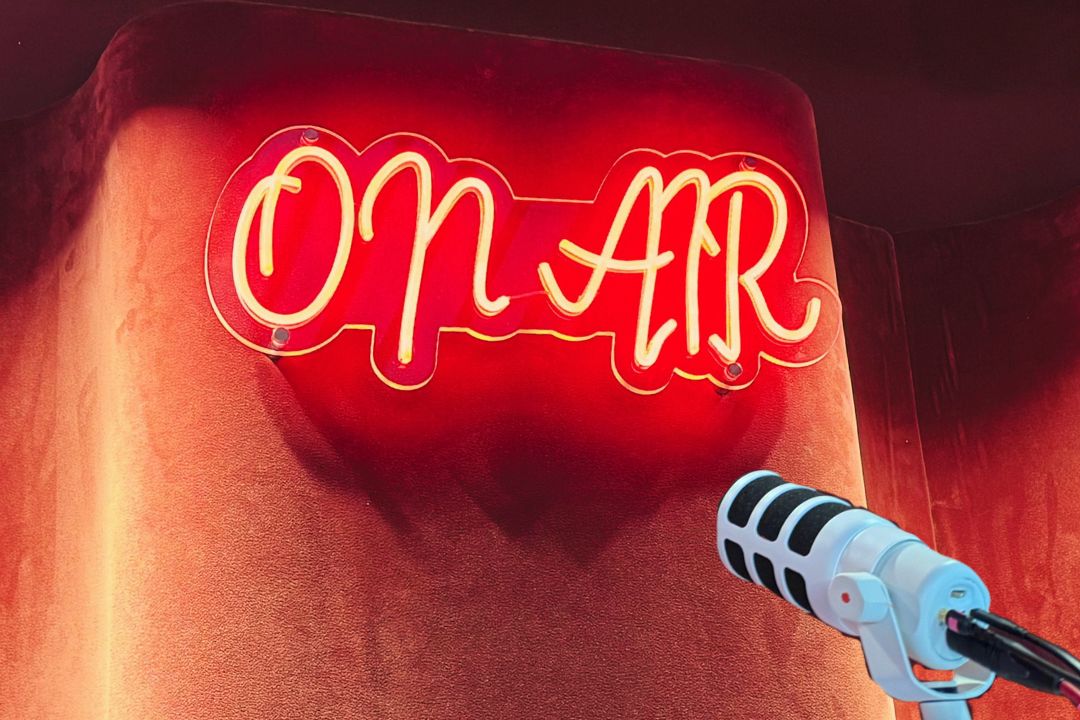 Live on Air image in a podcast room at headsquarters zurich