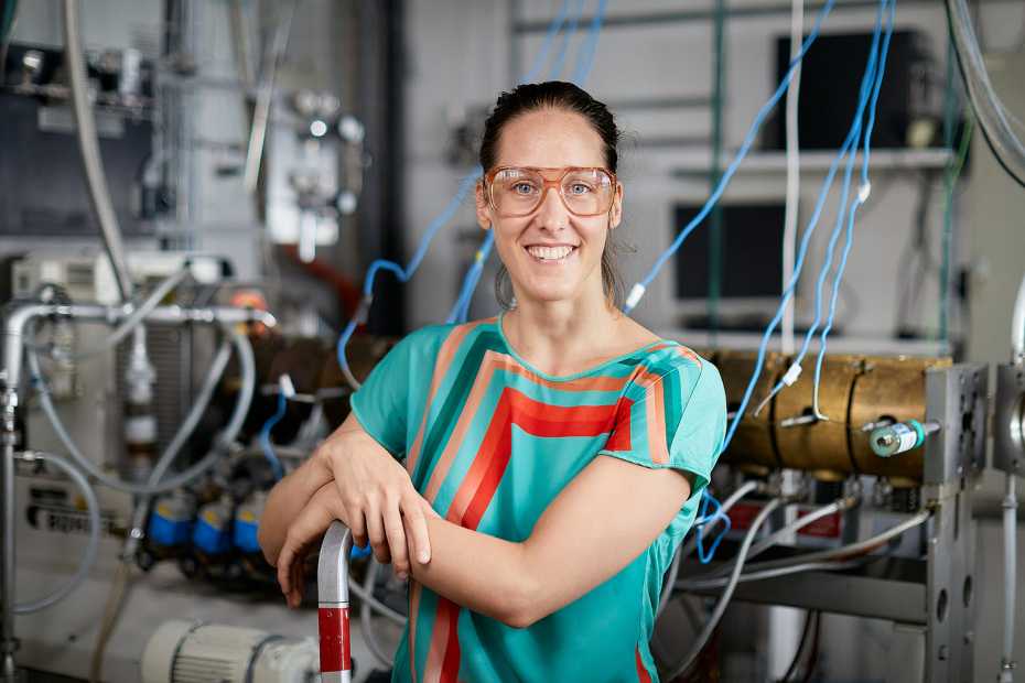 Zuzana Sediva wants to produce plastic foams from organic waste. (Photo: Stefan Weiss, partners in GmbH / ETH Zurich)