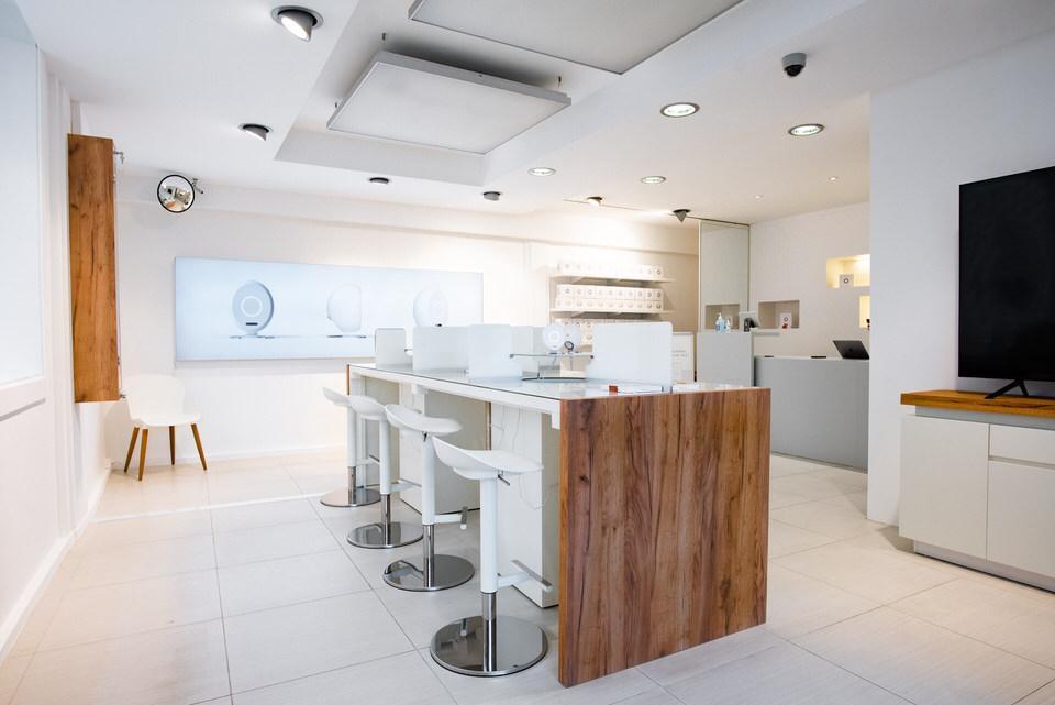 Bloom Diagnostics opens store