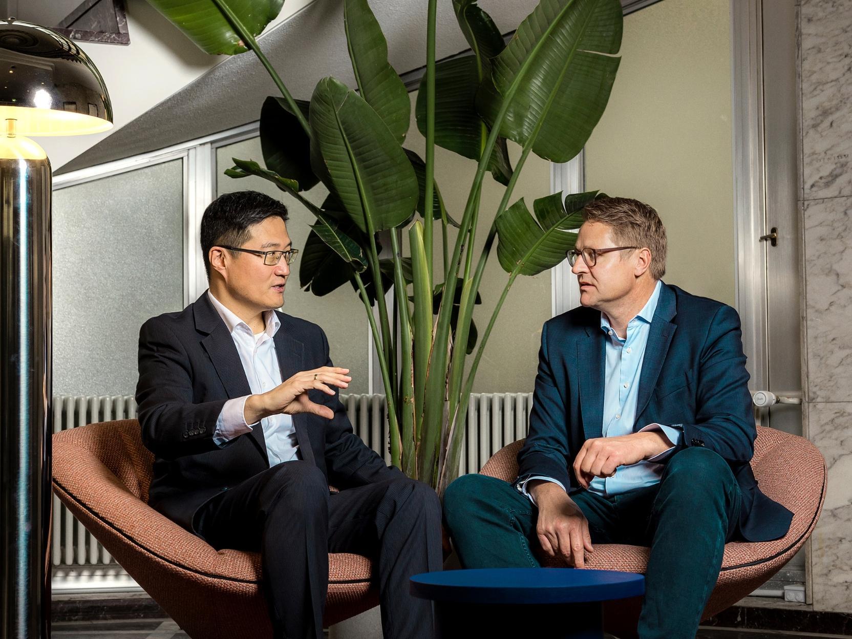 Dr. Yong Gessner von Baidu und Lukas Huber, Greater Zurich Area, Headsquarter