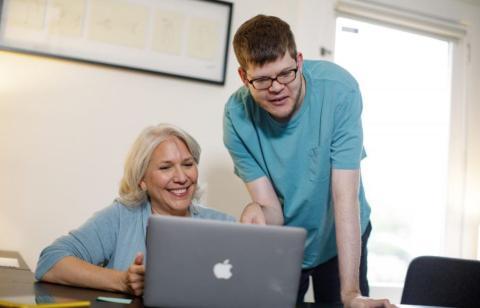 IT-Berater arbeiten mit Coaches von auticon bei Kunden